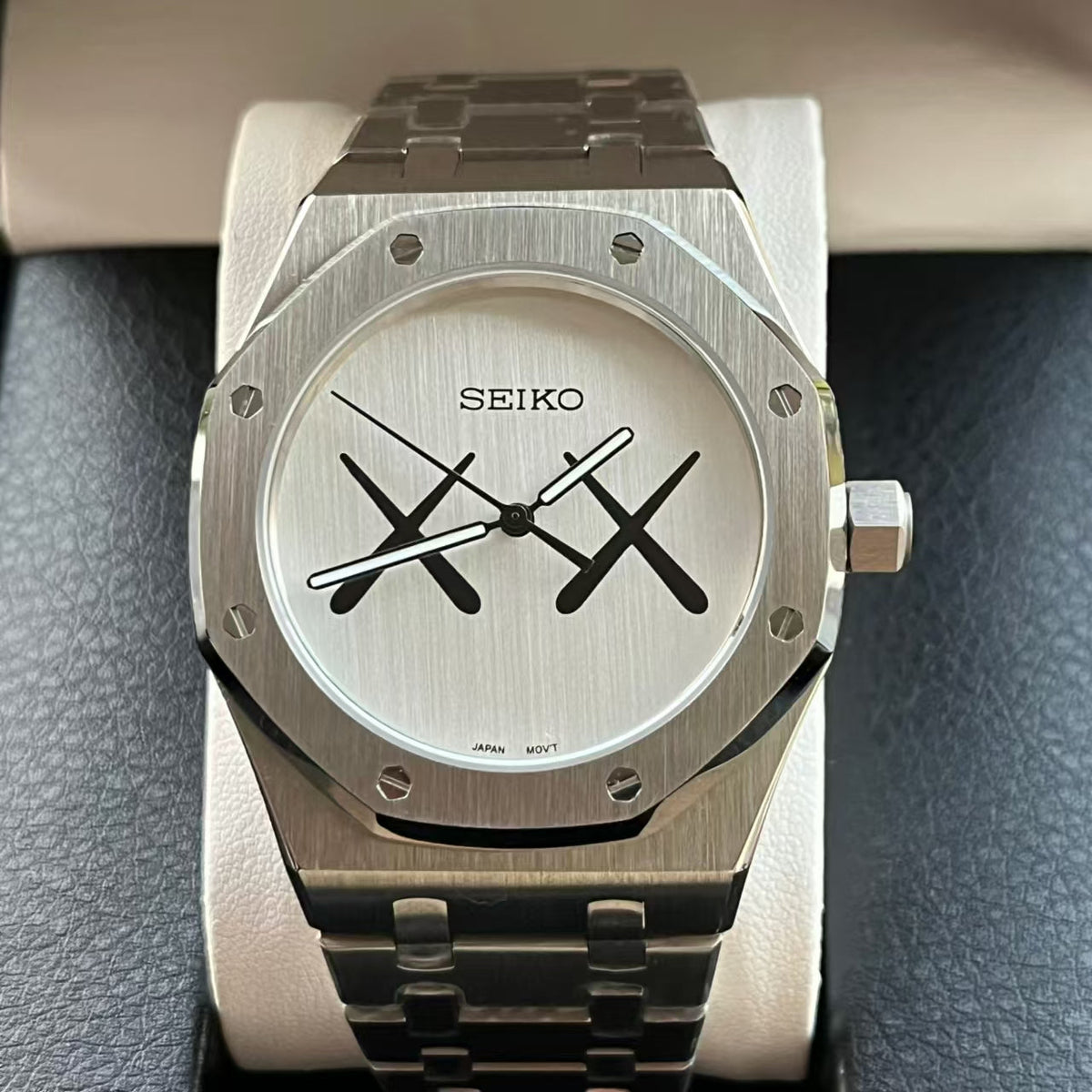 Seikoak | KAWS