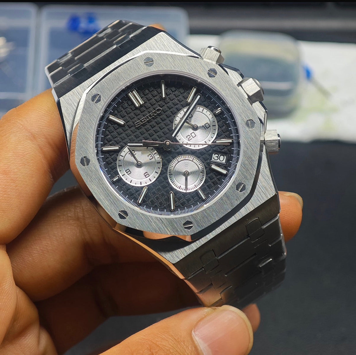 Seikoak | Chronograph Black and Silver